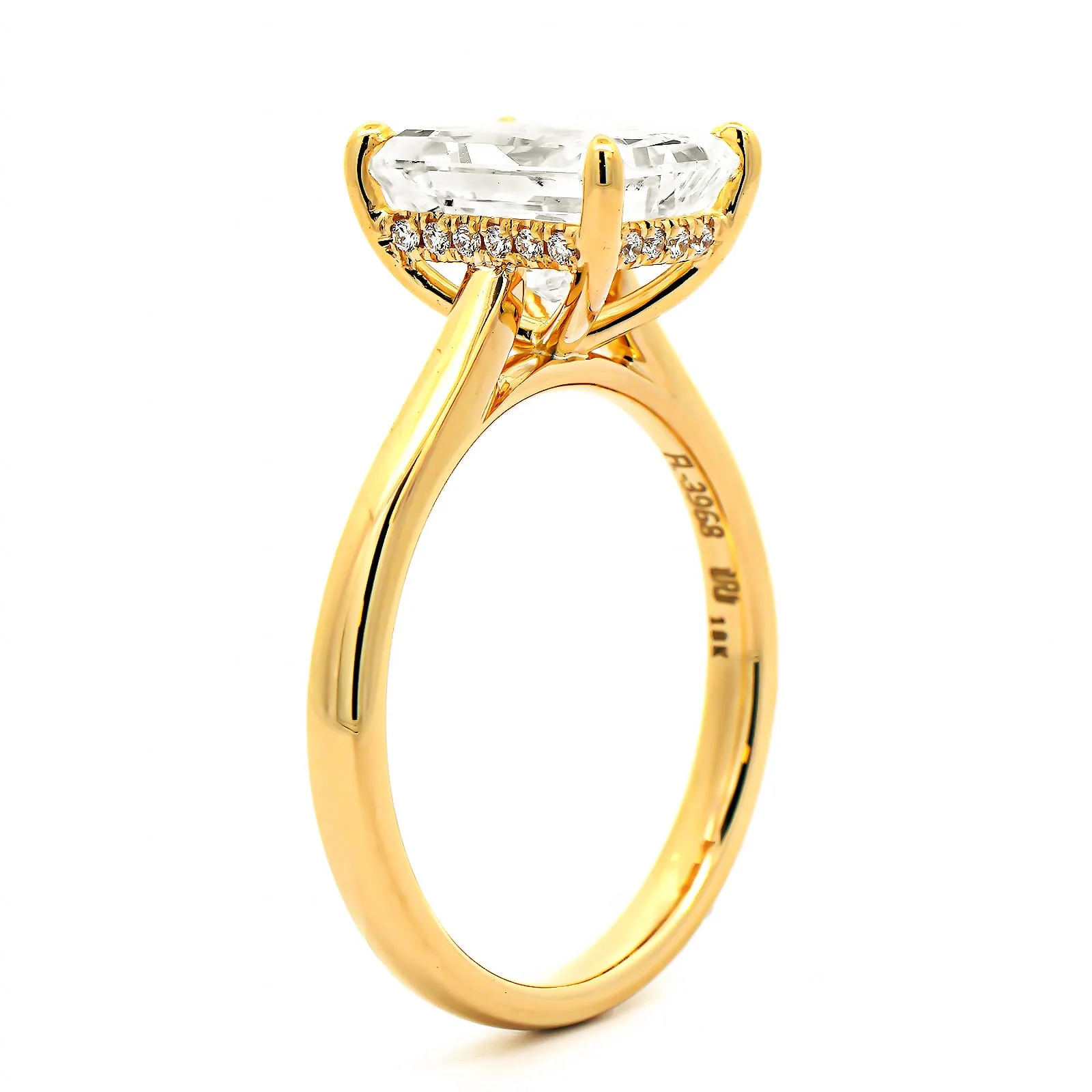 18K Yellow Gold Radiant Cut Diamond Engagement Ring - Image 2