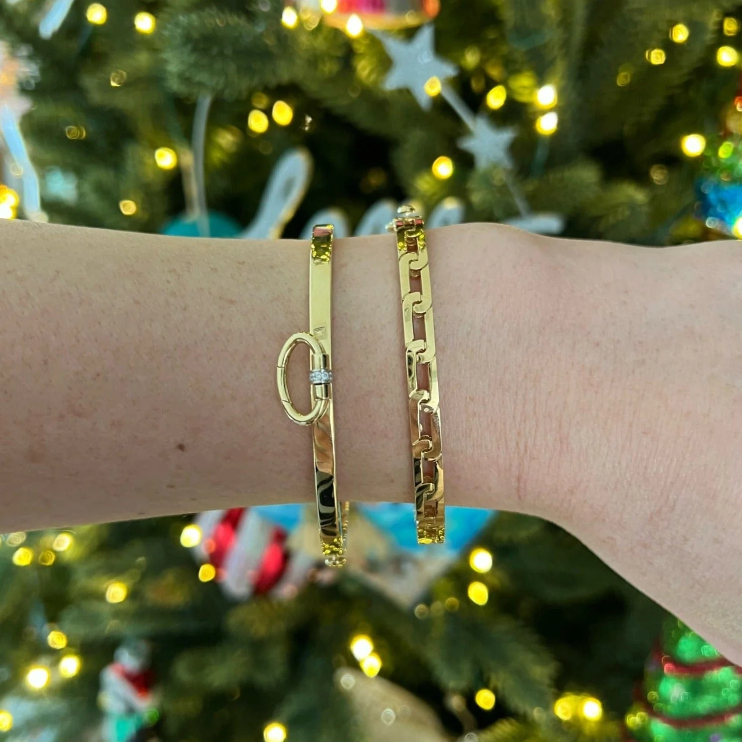 Roberto Coin 18K Yellow Charm Holder Diamond Bangle - Image 2
