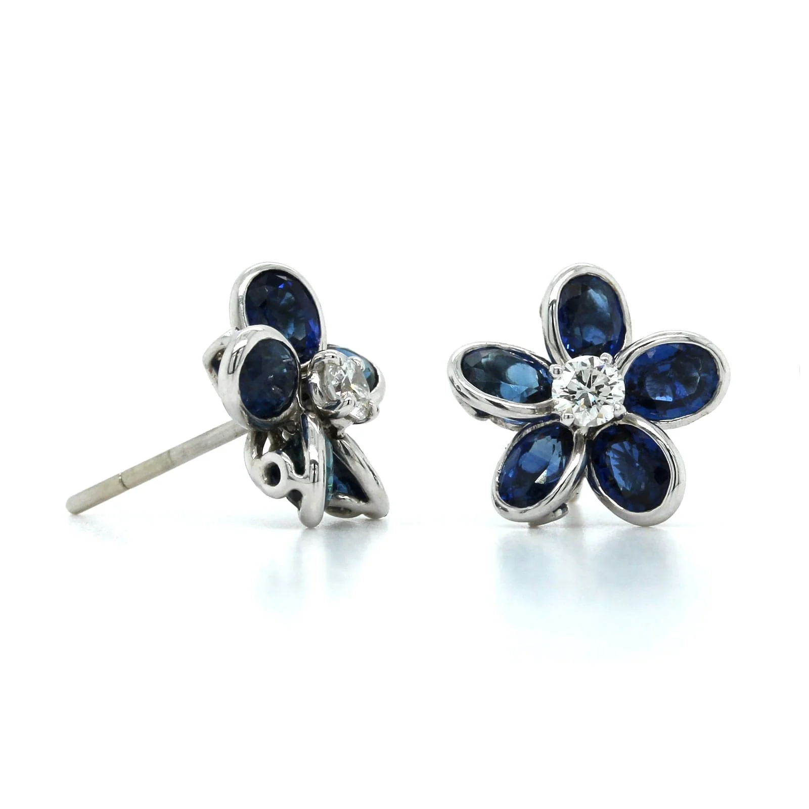 Oscar Heyman Platinum Sapphire and Diamond Flower Stud Earrings - Image 4