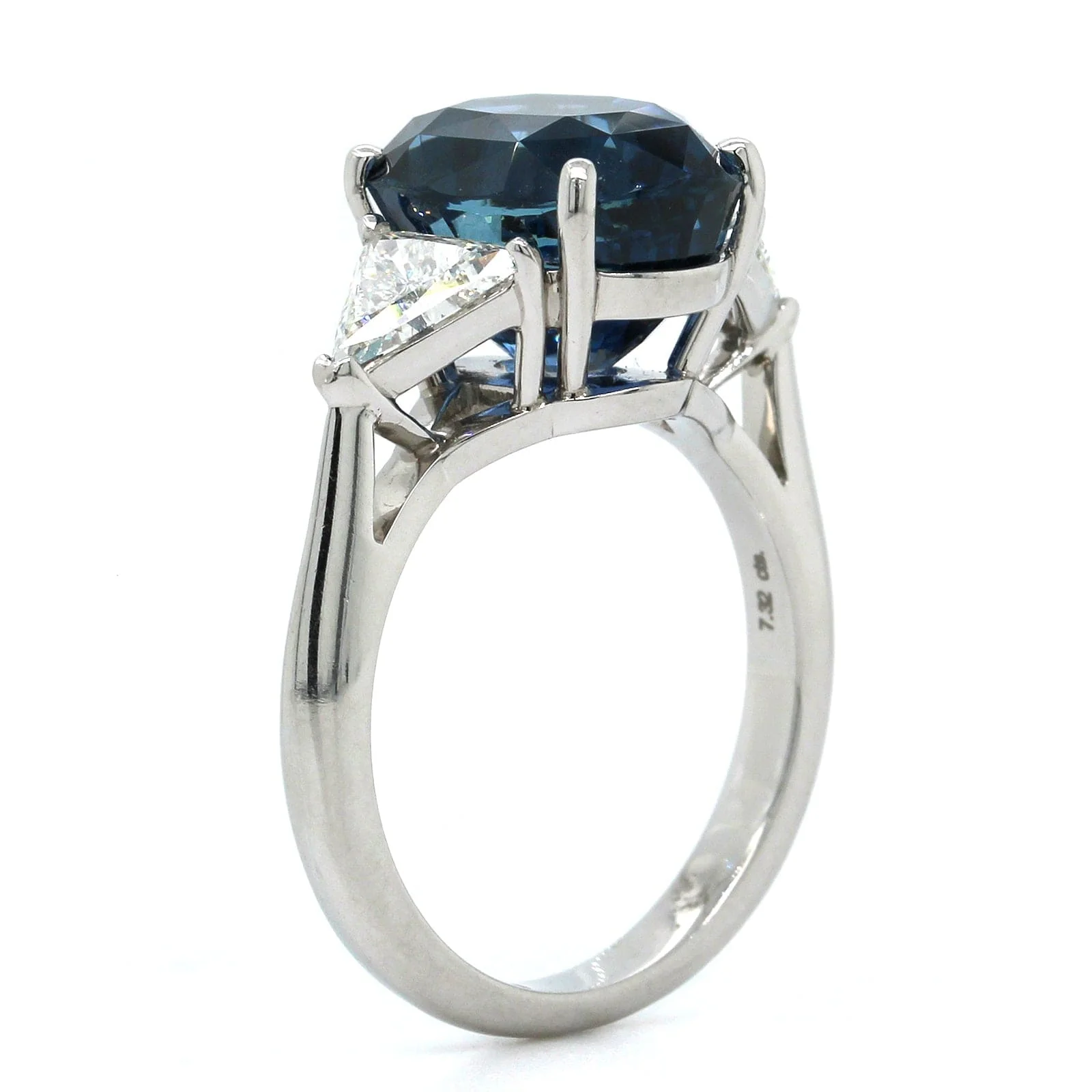 Platinum Oval Sapphire 3 Stone Ring - Image 2