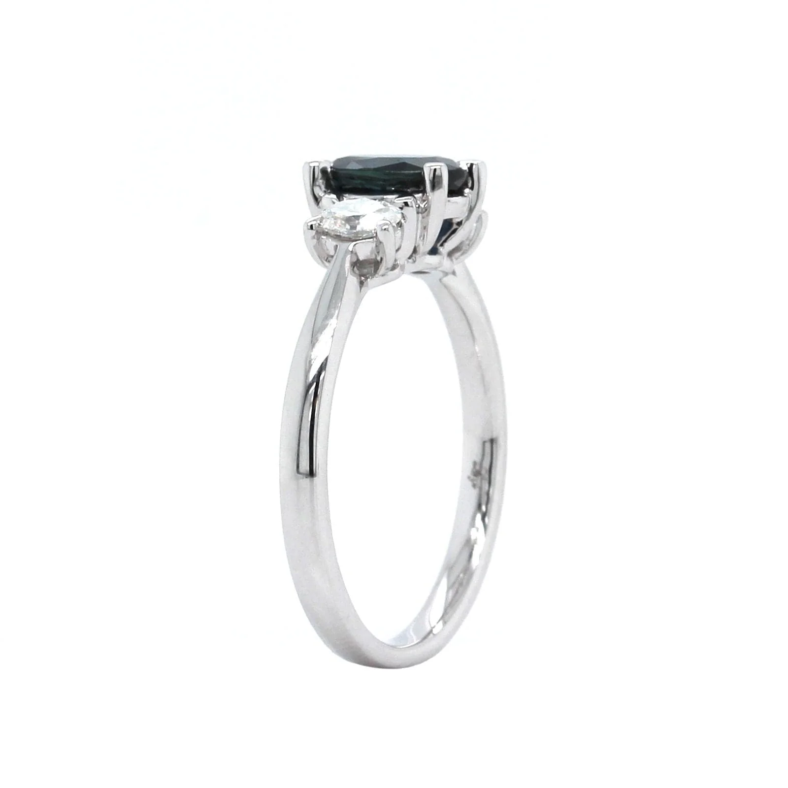 18K White Gold 3 Stone Sapphire Ring - Image 2