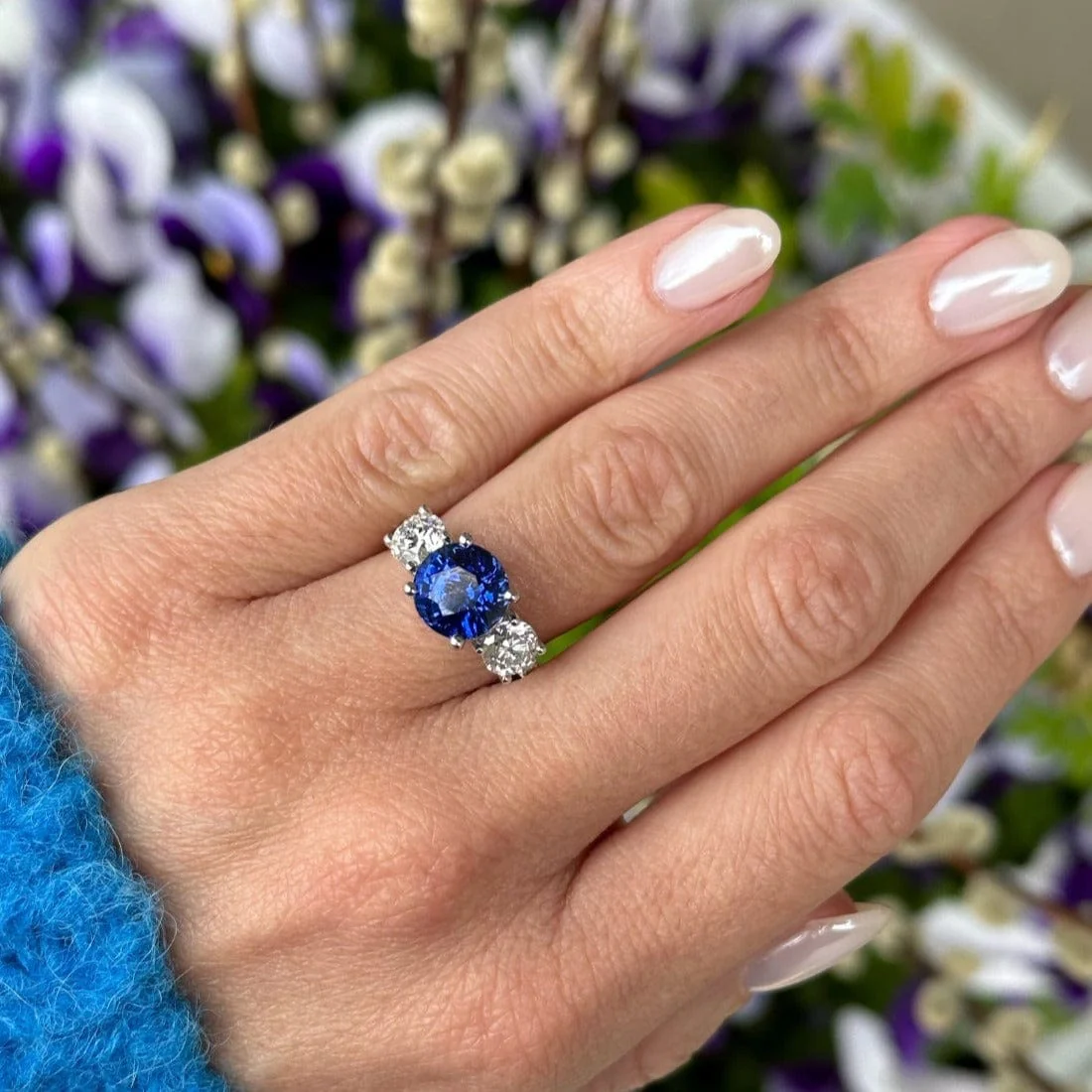 Platinum Round Sapphire Diamond 3 Stone Ring - Image 2