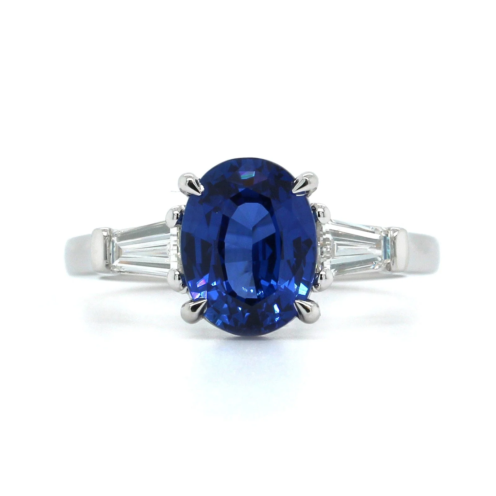Platinum Oval Sapphire 3 Stone Ring - Image 4