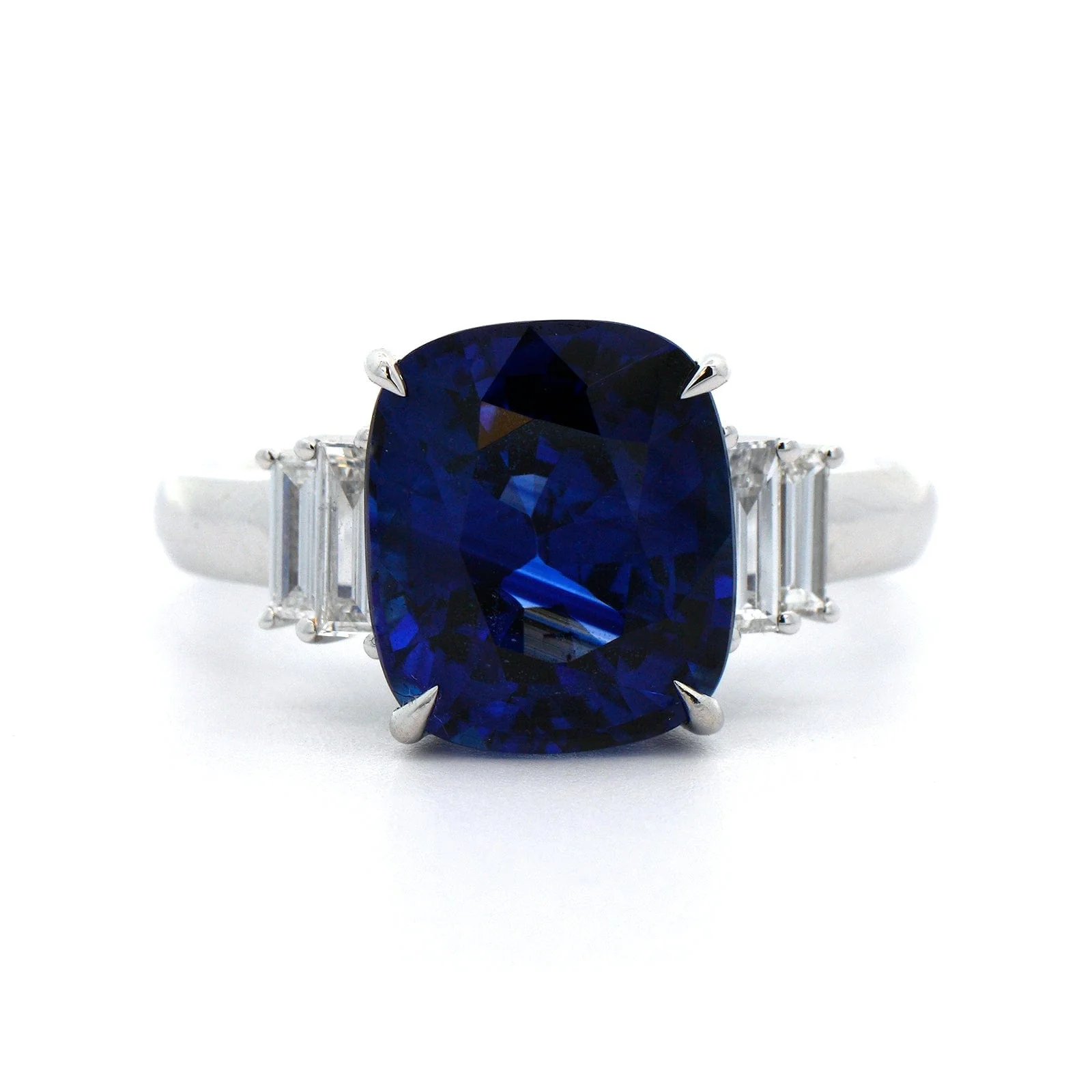 18K White Gold Cushion Cut Sapphire and Diamond Ring - Image 4
