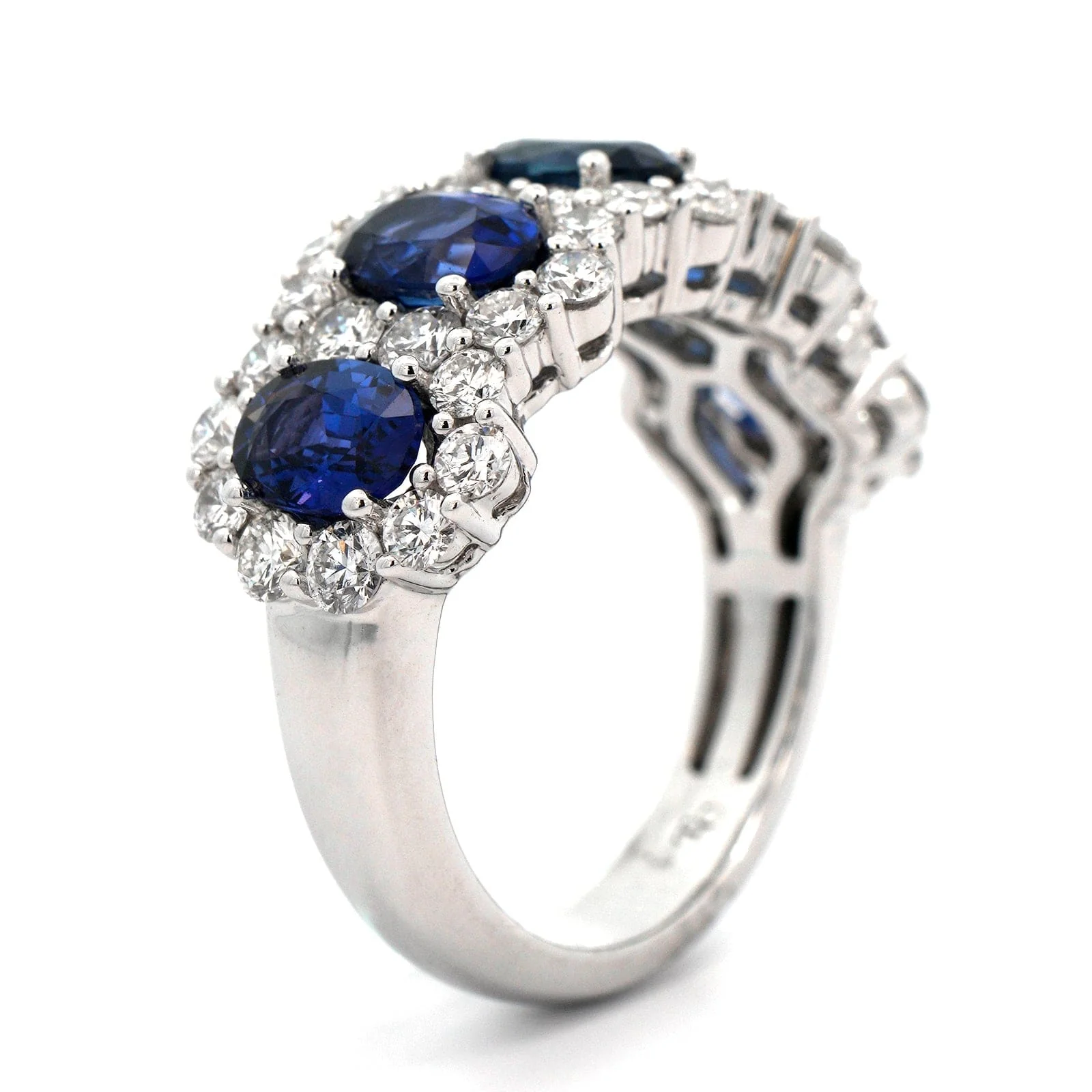 18K White Gold Oval Sapphire and Diamond Halo Ring - Image 2