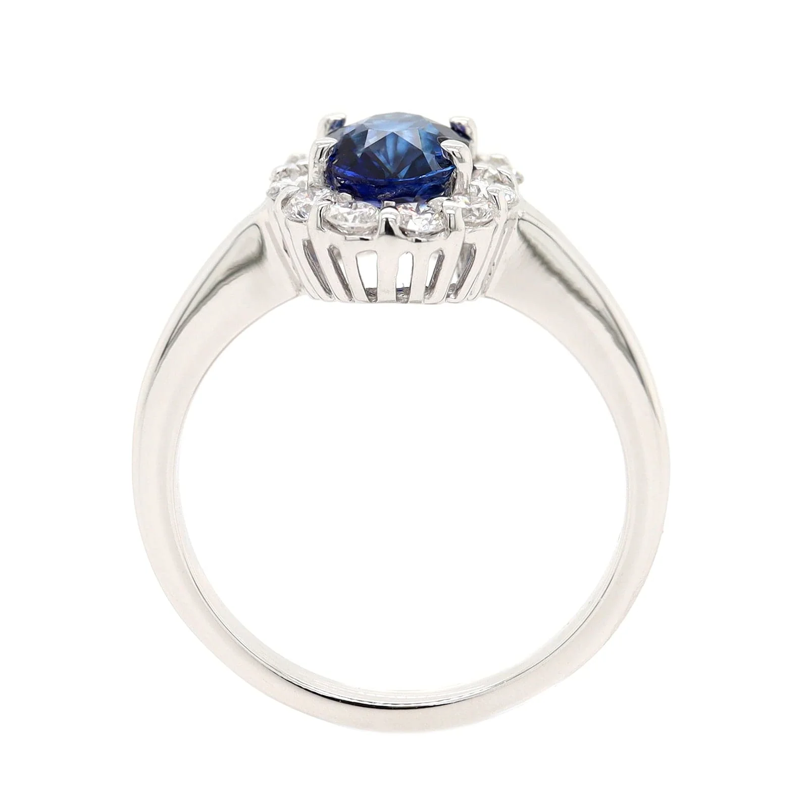 18K White Gold Oval Sapphire and Diamond Halo Ring - Image 3
