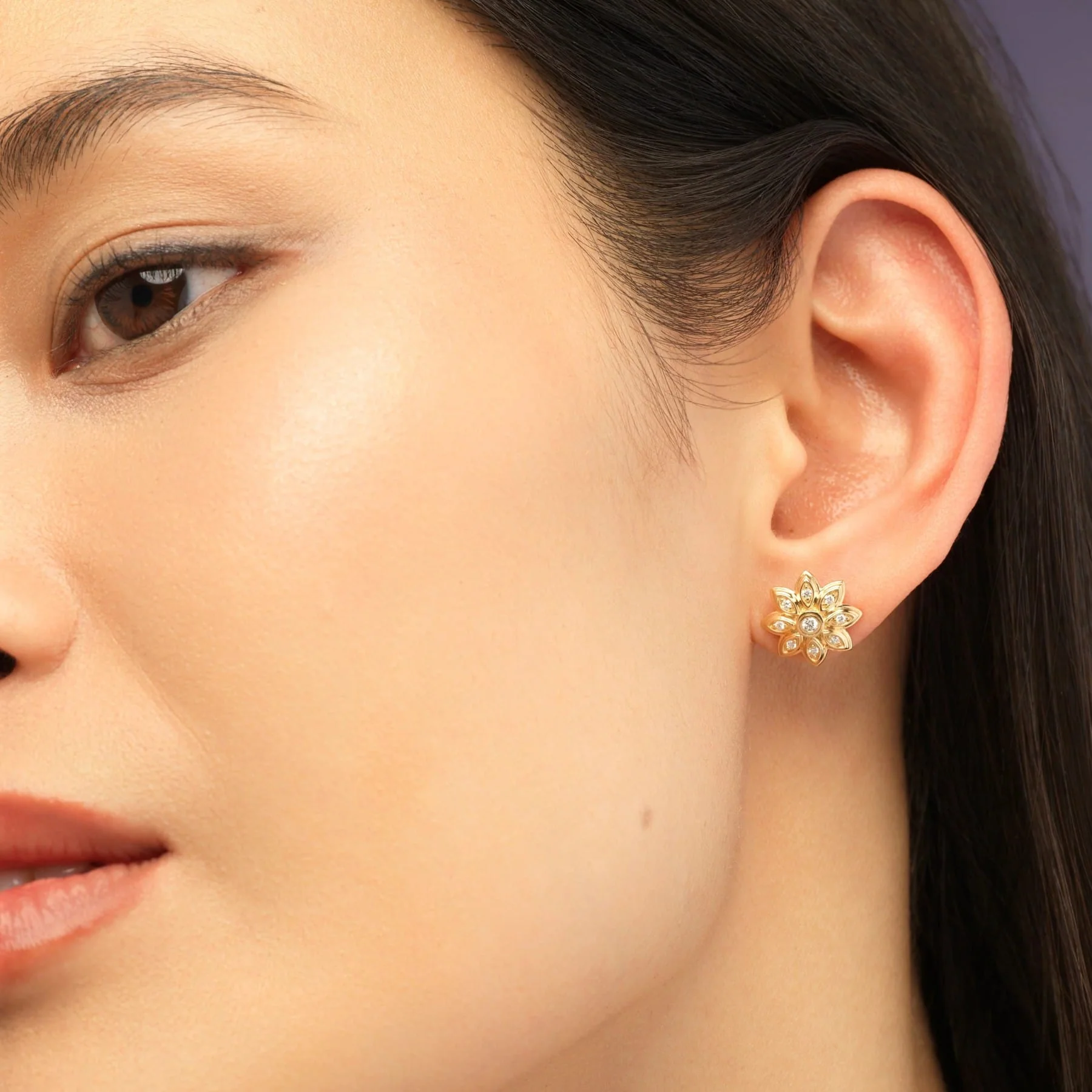 Sorellina 18K Yellow Gold Mini Diamond Flower Stud Earrings - Image 2