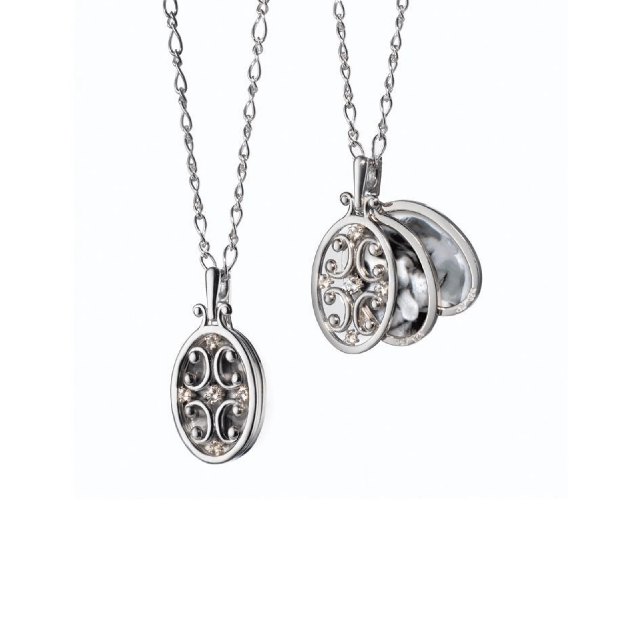 Sterling Silver Oval Gate Frame Necklace