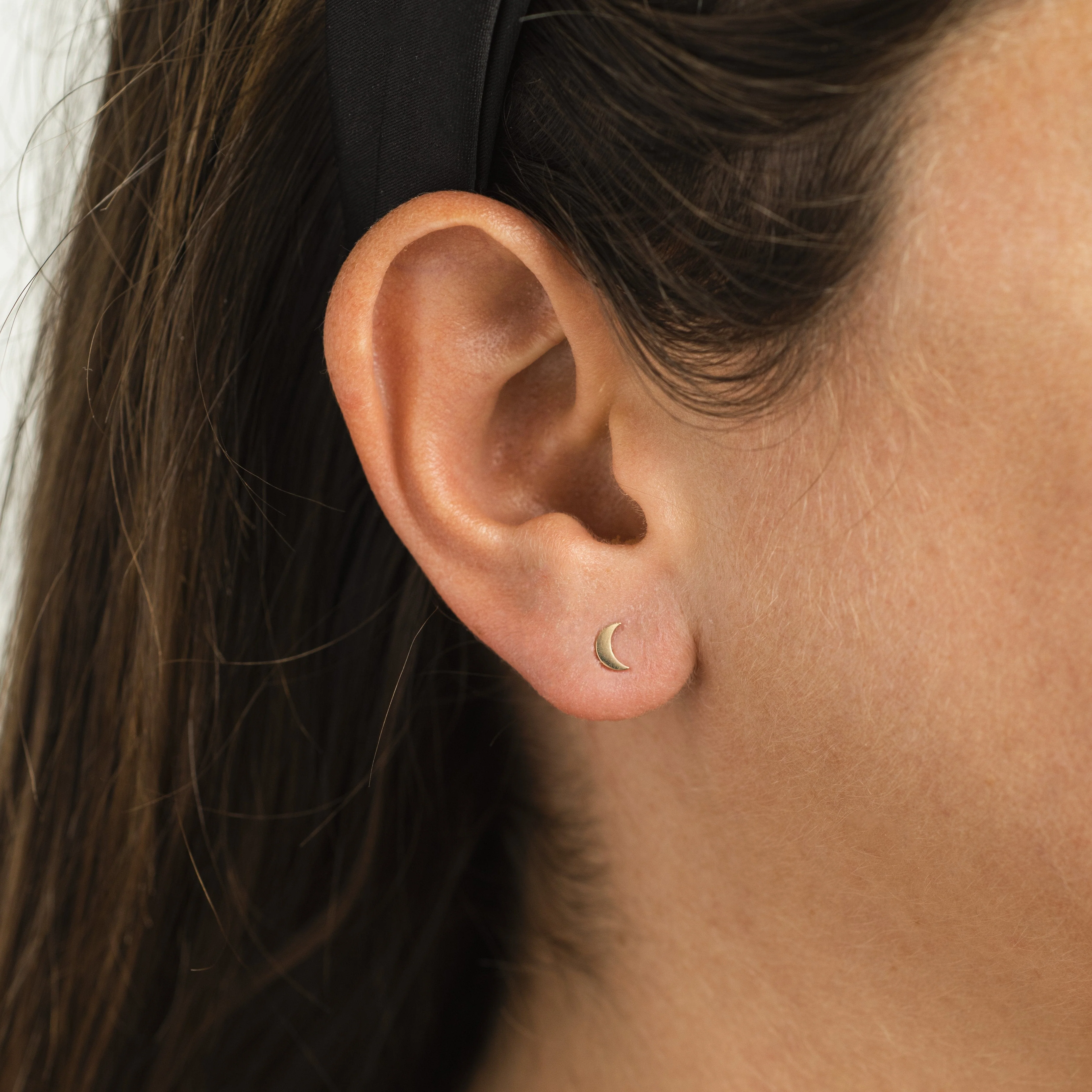 Zoe Chicco 14K Yellow Gold Crescent Moon Stud Earring - Image 2