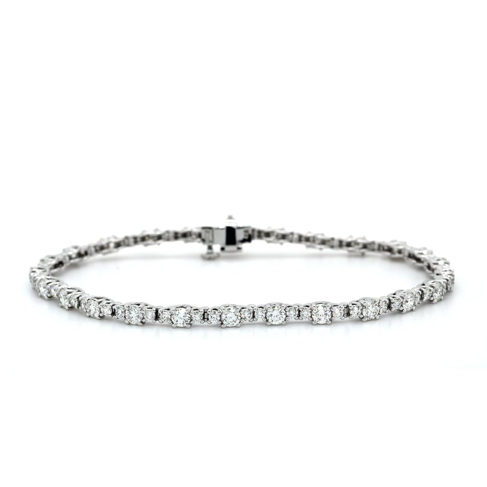 18K White Gold Alternating Size Diamond Bracelet - Image 4