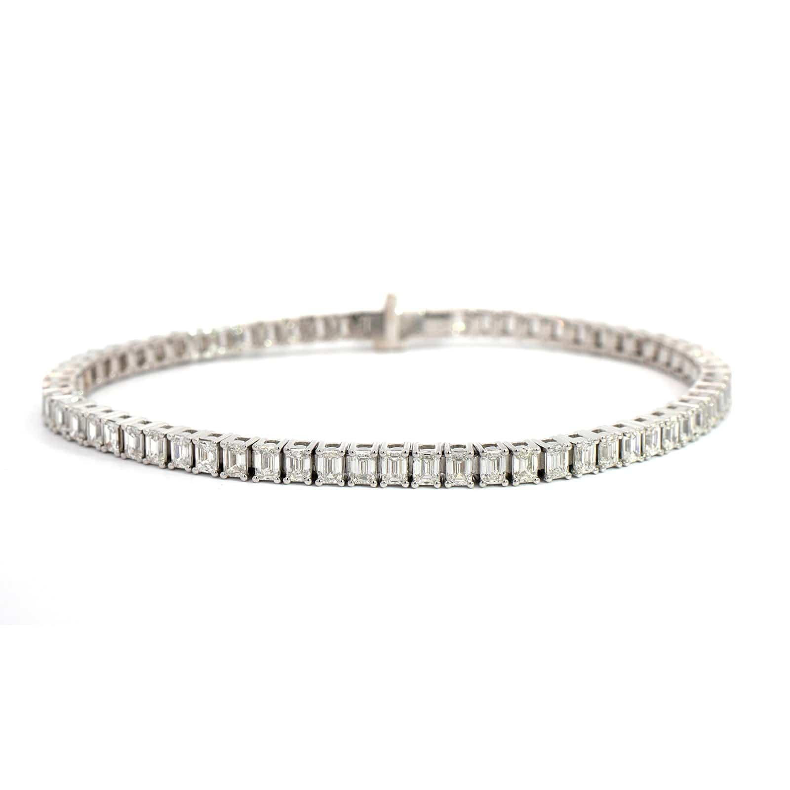 18K White Gold Emerald Cut Diamond Tennis Bracelet - Image 4