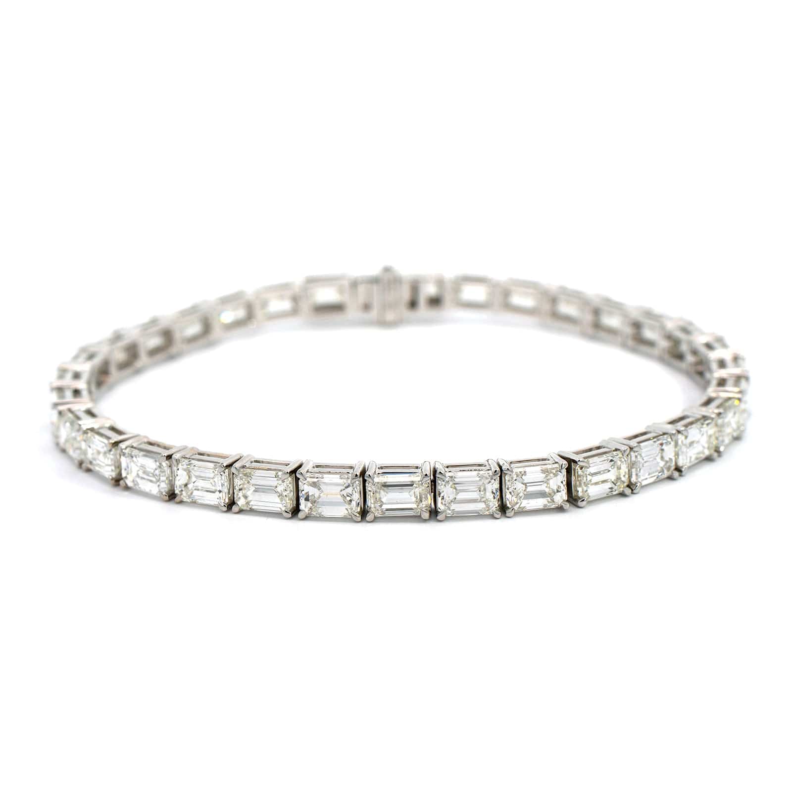 18K White Gold Emerald Cut Diamond Tennis Bracelet - Image 4