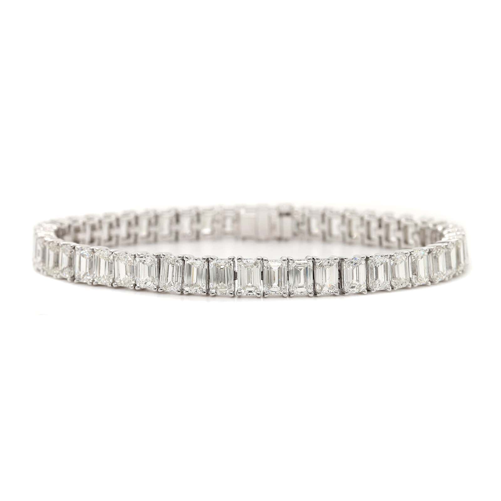 18K White Gold Emerald Cut Diamond Tennis Bracelet - Image 4