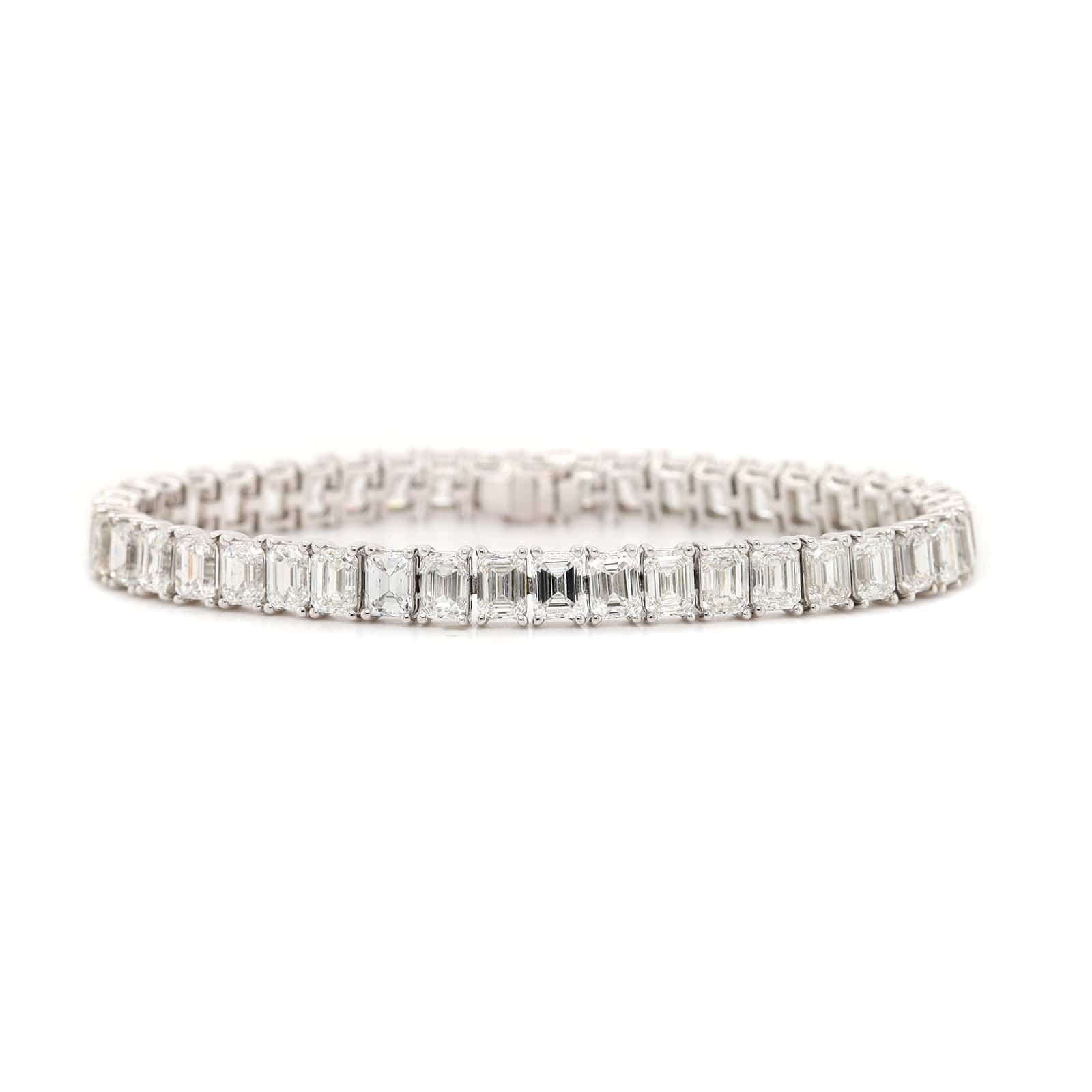 18K White Gold 4 Prong Emerald Cut Diamond Tennis Bracelet - Image 4