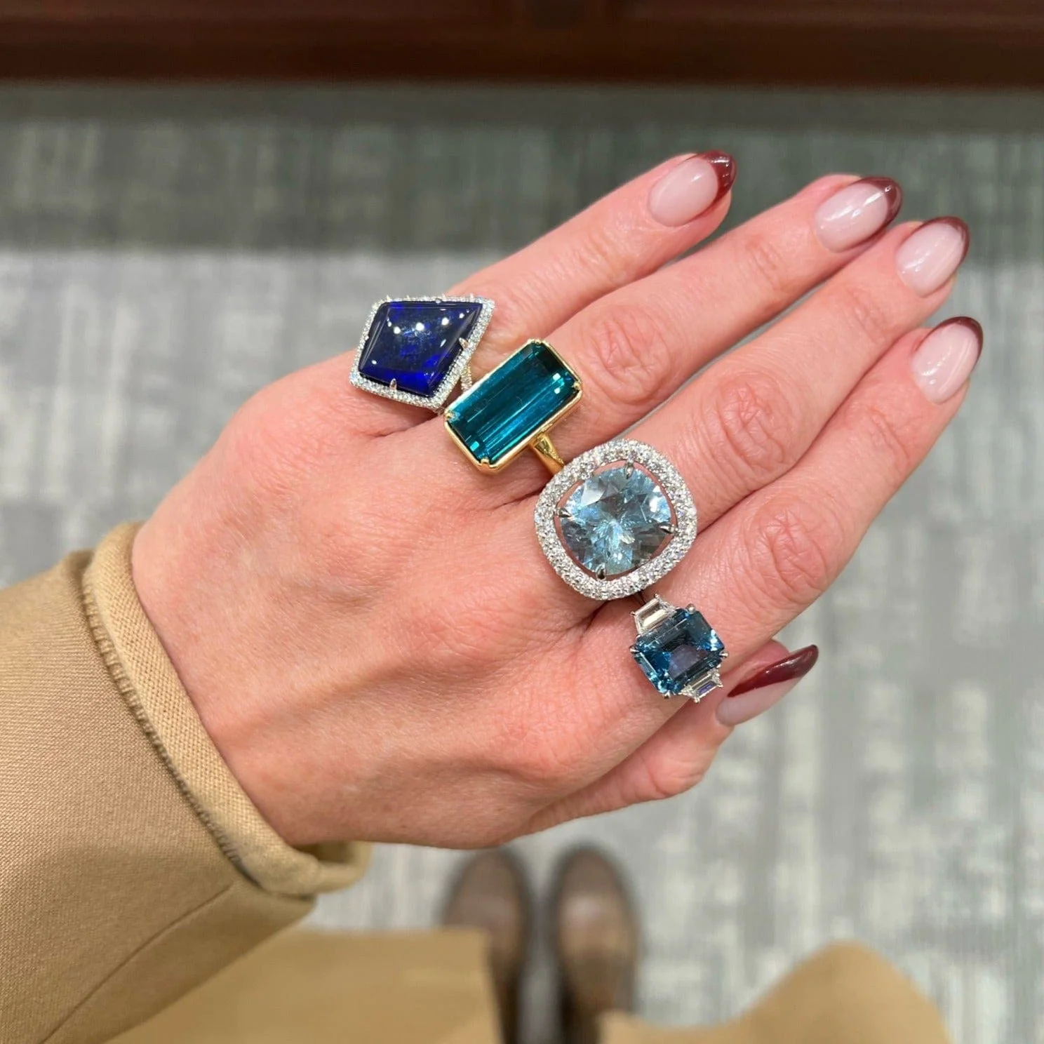 18K Yellow Gold Indicolite Electric Blue Tourmaline Ring - Image 2