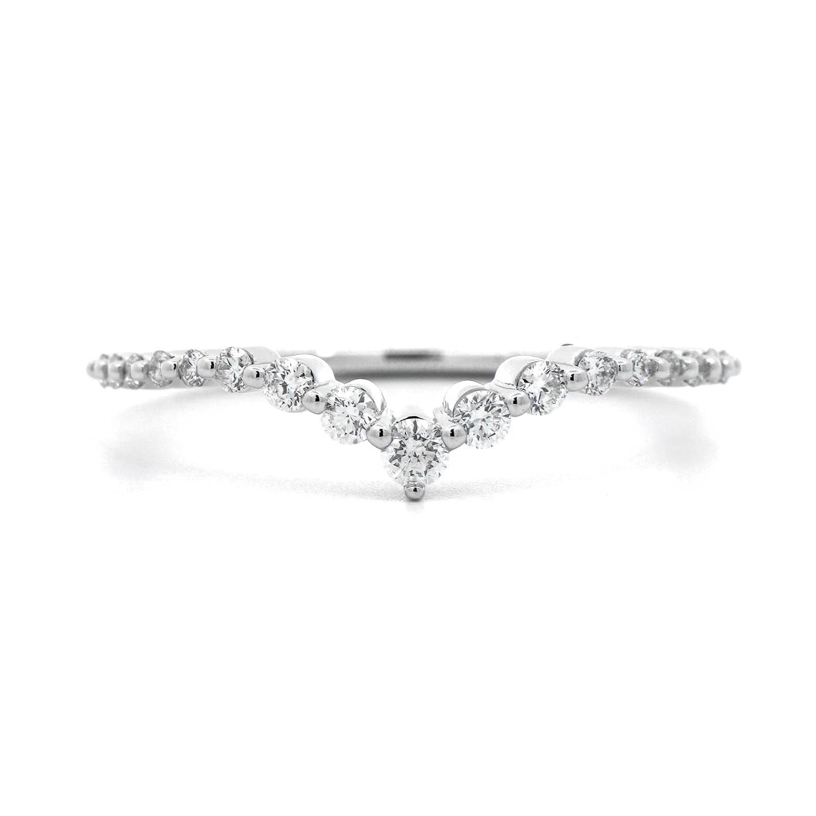 18K White Gold V Shaped Graduating Round Diamond Wedding Ring