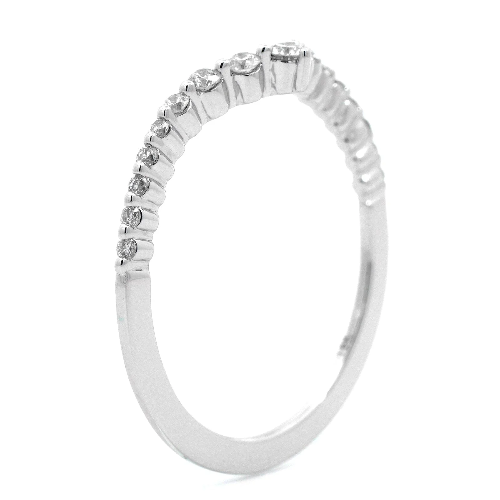 18K White Gold V Shaped Graduating Round Diamond Wedding Ring - Image 2